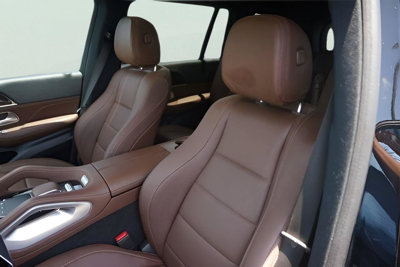 Used 2025 Mercedes-Benz GLS 450 4MATIC image 10