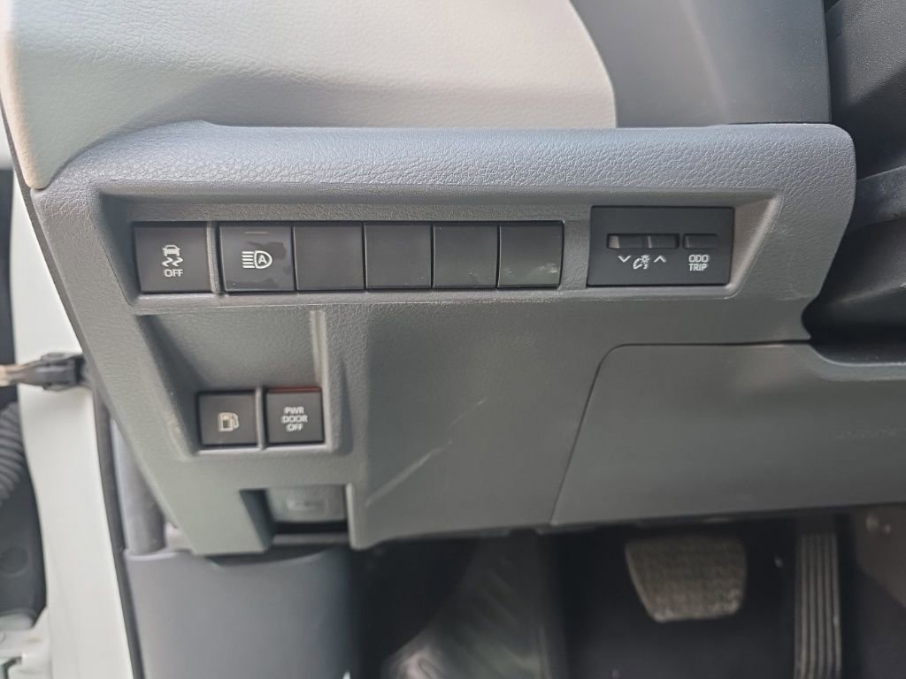 Used 2024 Toyota Sienna XLE image 22