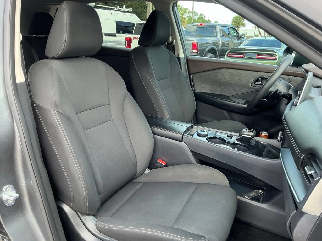 Used 2023 Nissan Rogue S AWD/4WD image 17