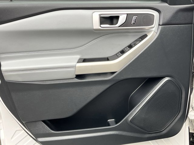 Certified 2021 Ford Explorer XLT w/ Equipment Group 202A AWD/4WD image 9