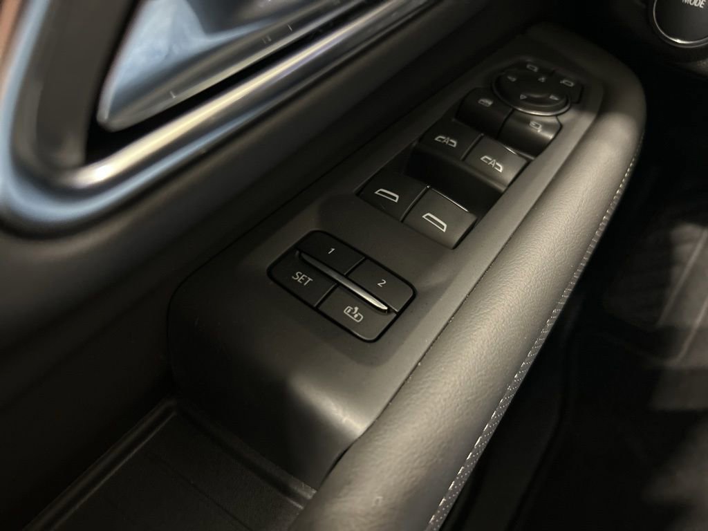 Used 2024 Chevrolet Tahoe Premier AWD/4WD image 16