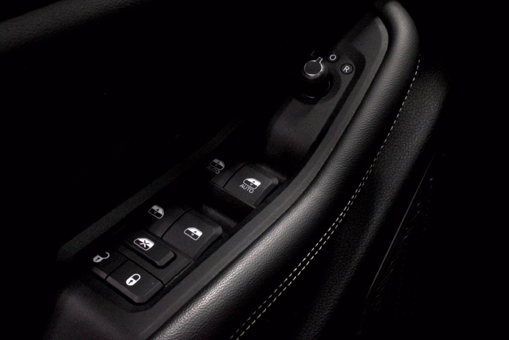 Used 2023 Jeep Grand Cherokee Altitude AWD/4WD image 25