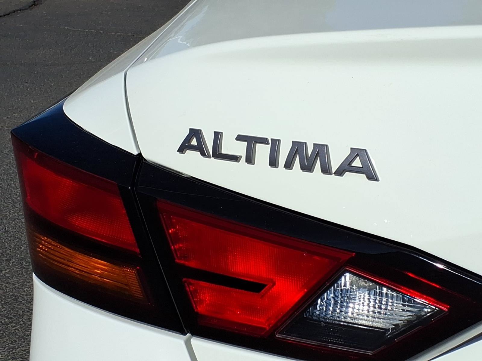 Used 2025 Nissan Altima 2.5 SV FWD image 10