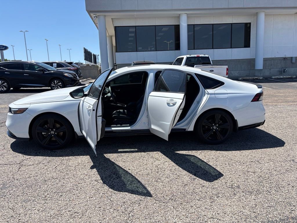 Used 2023 Honda Accord Sport image 4