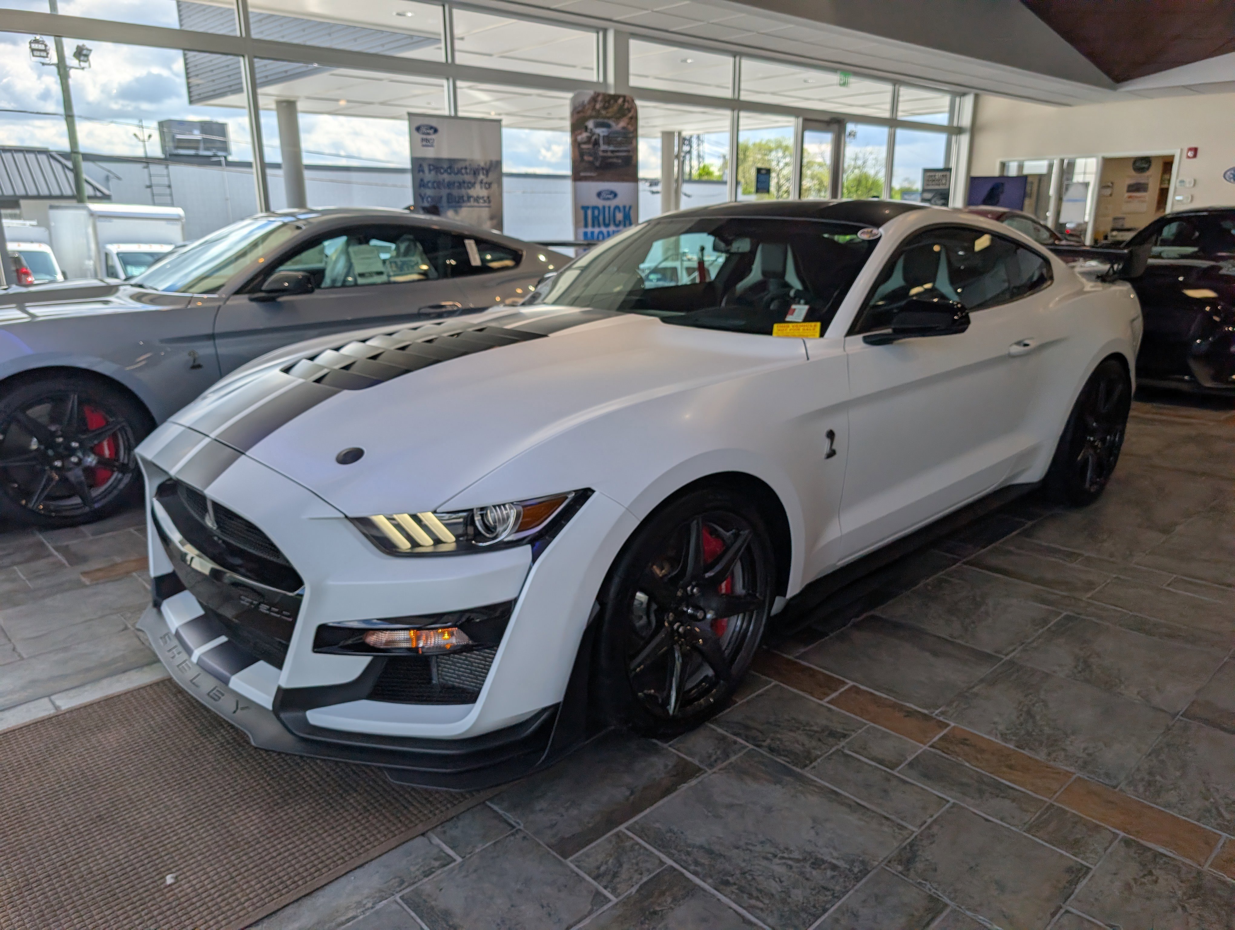 Certified 2022 Ford Mustang Shelby GT500 w/ Carbon Fiber Track Pack RWD image 7