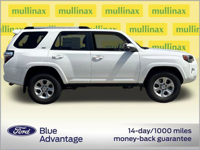 Used 2022 Toyota 4Runner SR5 Premium w/ Moonroof Package AWD/4WD image 2