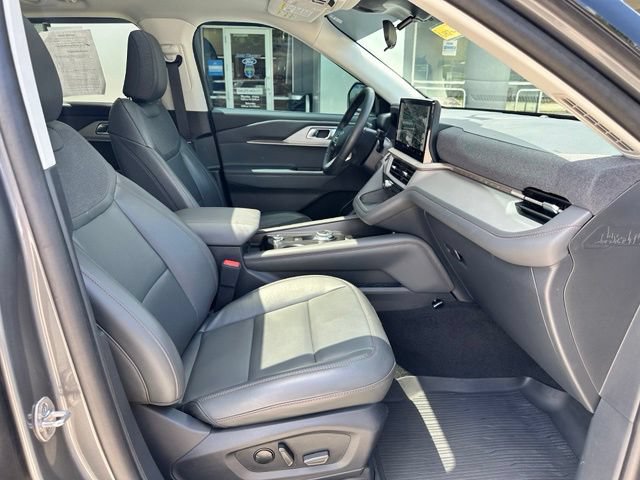 Certified 2025 Ford Explorer Active w/ Active Comfort Package AWD/4WD image 60