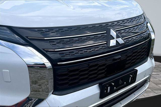 Used 2024 Mitsubishi Outlander AWD image 28