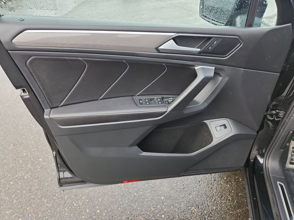 Used 2024 Volkswagen Tiguan SE R-Line image 17