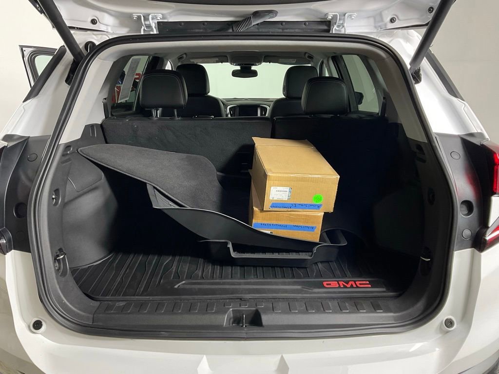 Used 2023 GMC Terrain SLT w/ Tech Package FWD image 11