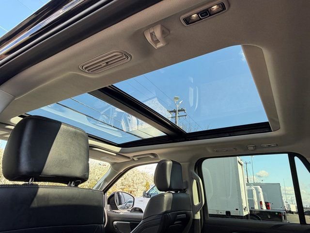 Certified 2025 Ford Expedition Max Platinum image 9