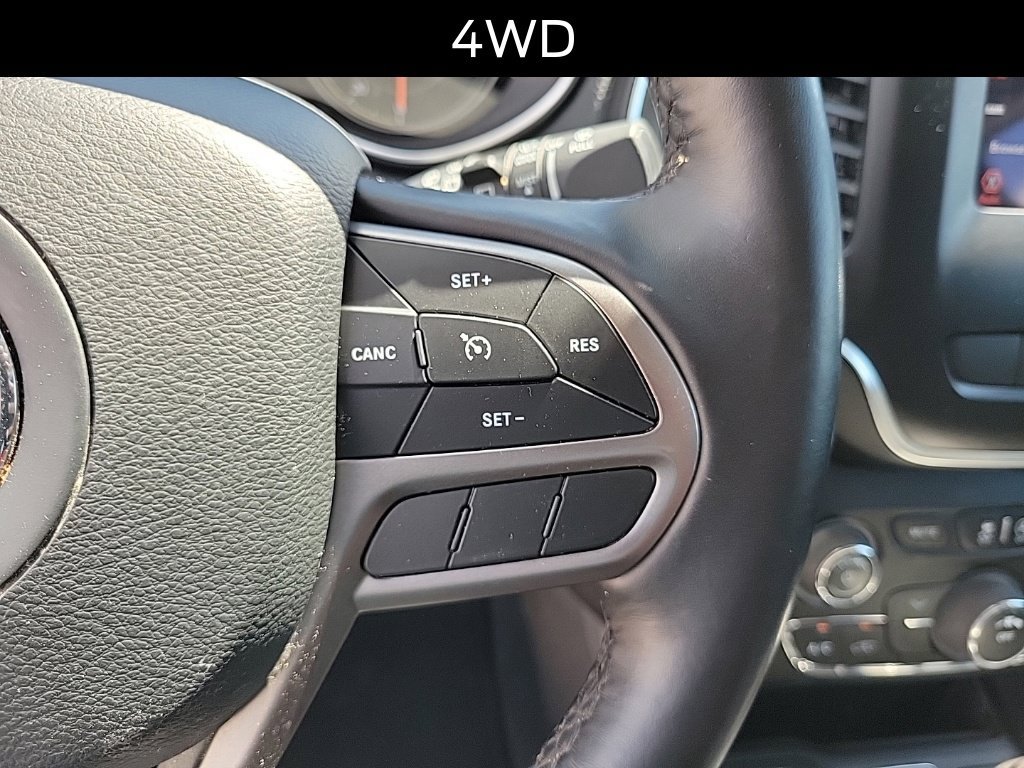 Used 2021 Jeep Cherokee Latitude Plus AWD/4WD image 23