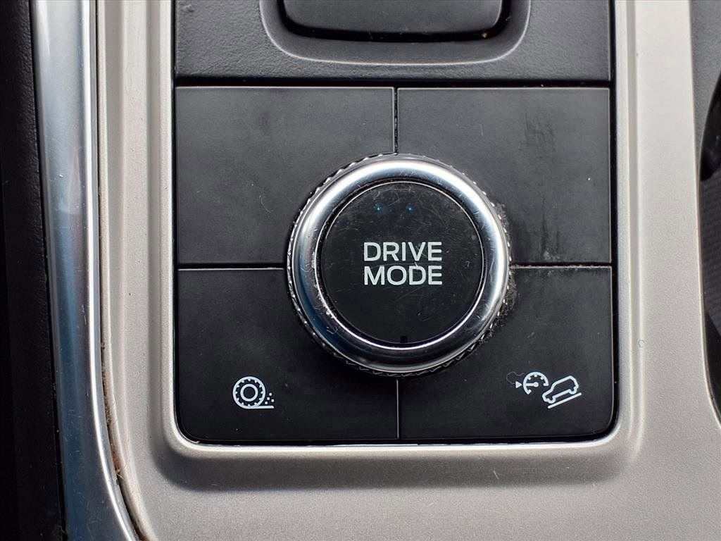 Certified 2022 Ford Explorer XLT w/ Equipment Group 202A image 19