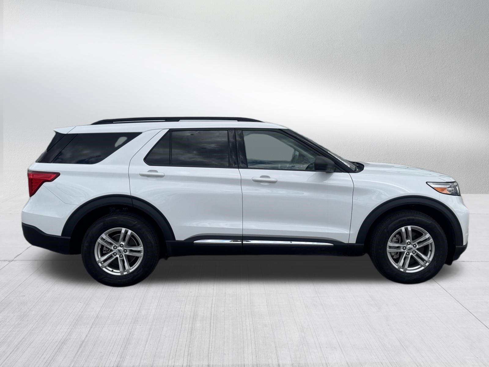 Certified 2023 Ford Explorer XLT w/ Equipment Group 202A AWD/4WD image 8