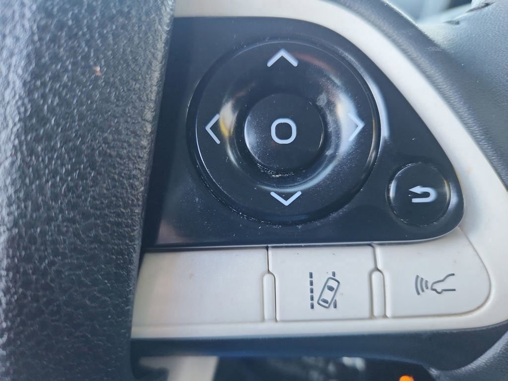 Used 2017 Toyota Prius Prime Premium image 31