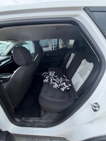 Used 2025 Chevrolet Trax LS w/ LS Convenience Package FWD image 3