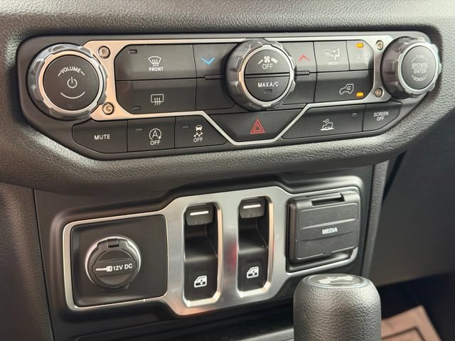 Used 2025 Jeep Wrangler Sport AWD/4WD image 16