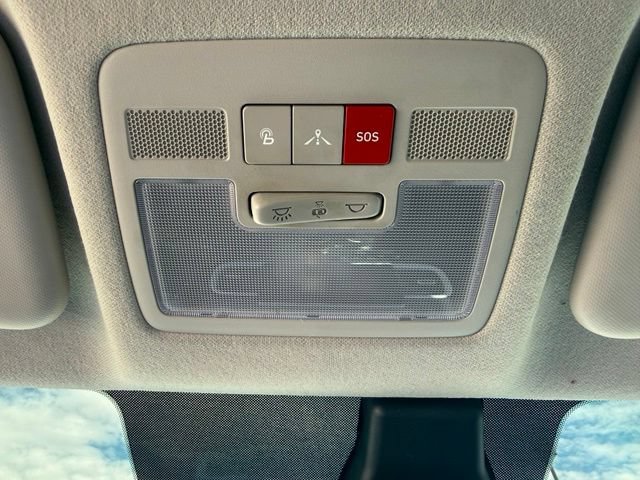 Used 2024 Hyundai Venue Limited FWD image 20
