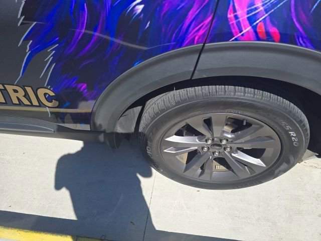 Certified 2022 Ford Explorer XLT w/ Equipment Group 202A image 6