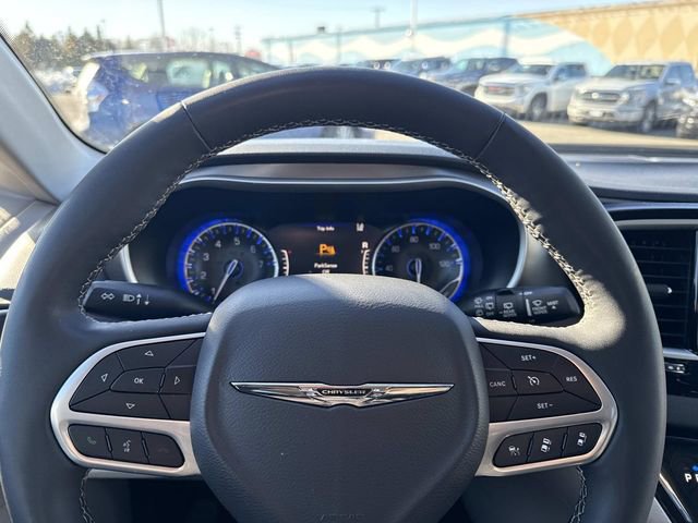 Used 2024 Chrysler Pacifica Touring-L image 27