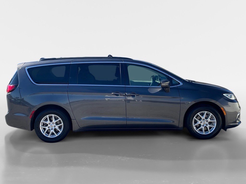 Used 2022 Chrysler Pacifica Touring-L image 2
