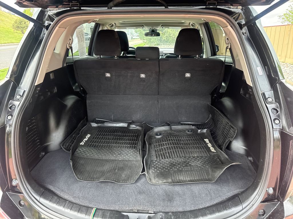 Used 2018 Toyota RAV4 XLE w/ Plus Extra Value Package AWD/4WD image 26