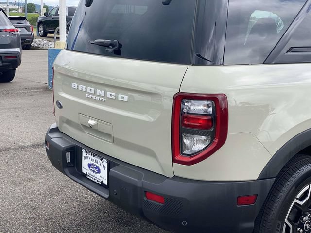 Certified 2025 Ford Bronco Sport Outer Banks w/ Outer Banks Tech Package+ AWD/4WD image 11