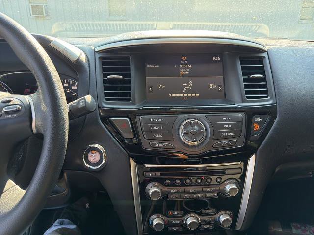Used 2020 Nissan Pathfinder S FWD image 12