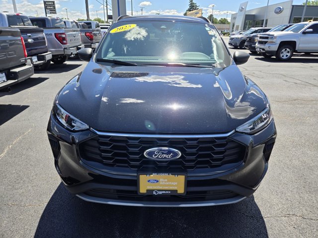 Certified 2025 Ford Escape ST-Line FWD image 3