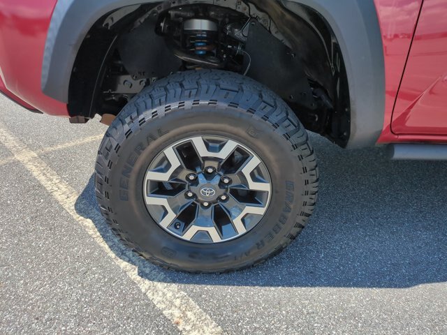 Used 2019 Toyota Tacoma TRD Off-Road AWD/4WD image 11