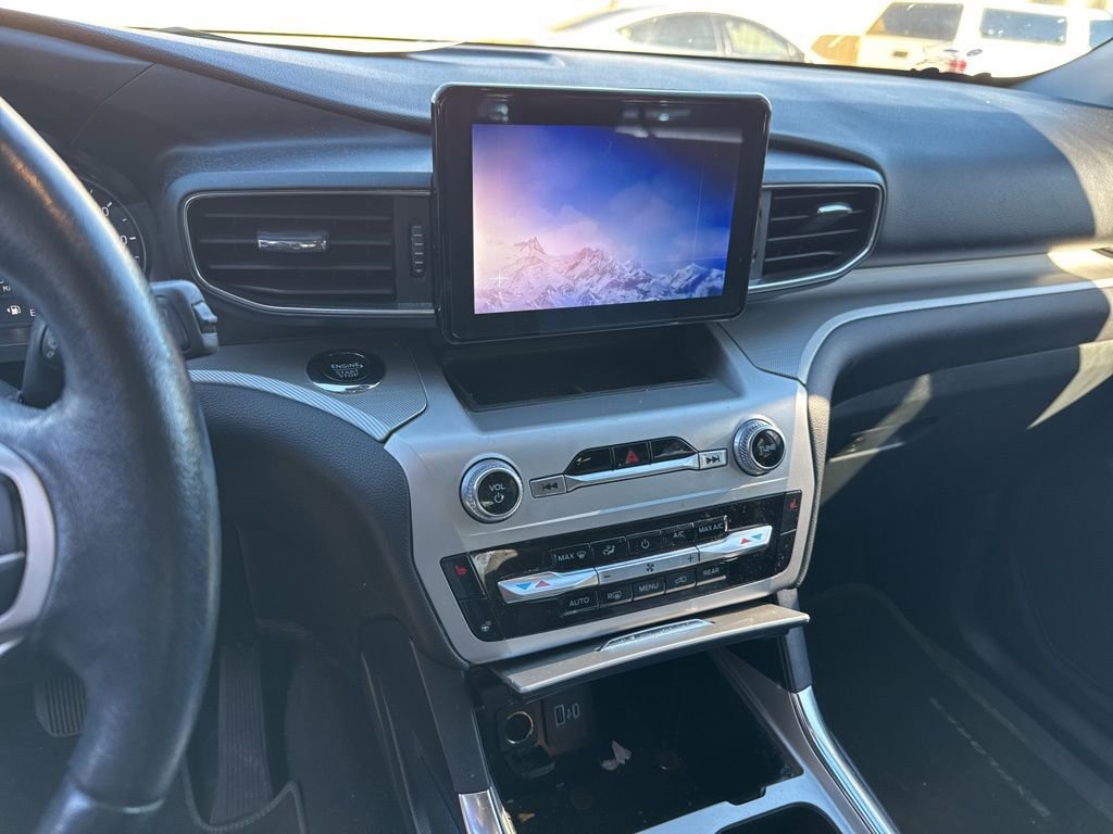 Certified 2022 Ford Explorer XLT w/ Equipment Group 202A image 16