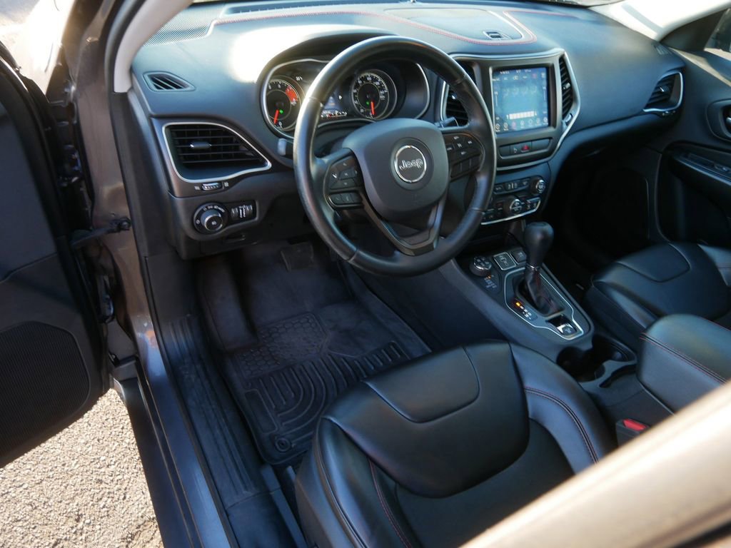 Used 2019 Jeep Cherokee Trailhawk image 10
