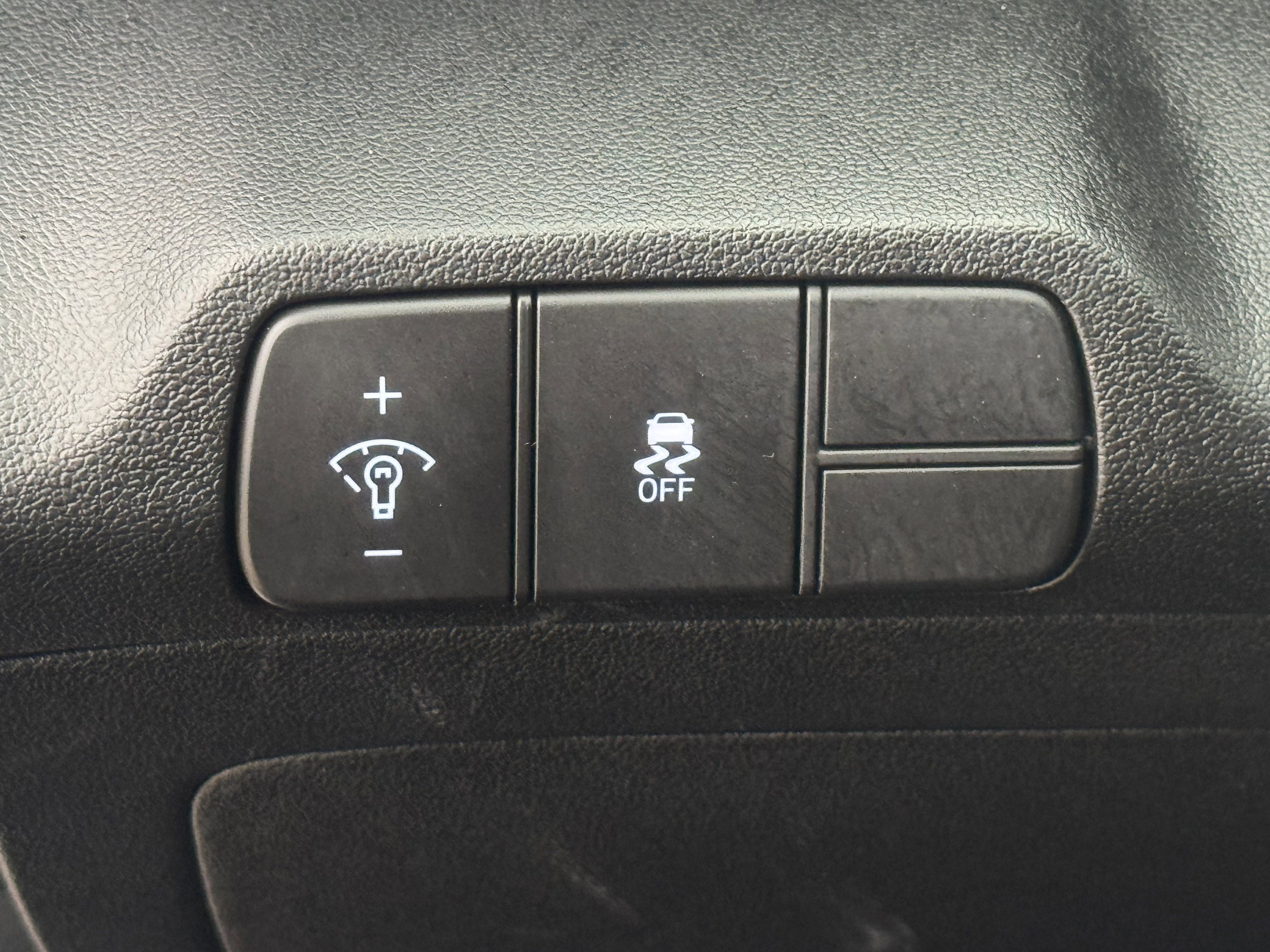 Used 2025 Hyundai Elantra Limited image 19