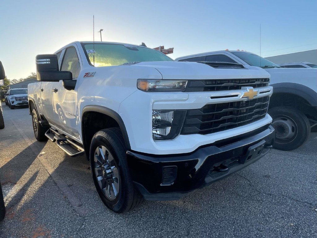 Used 2025 Chevrolet Silverado 2500 Custom w/ Custom Value Package AWD/4WD image 1