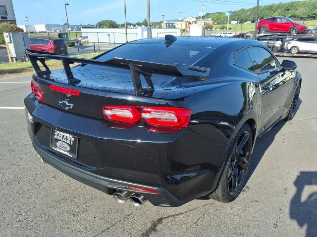 Used 2021 Chevrolet Camaro LT w/ Technology Package RWD image 4