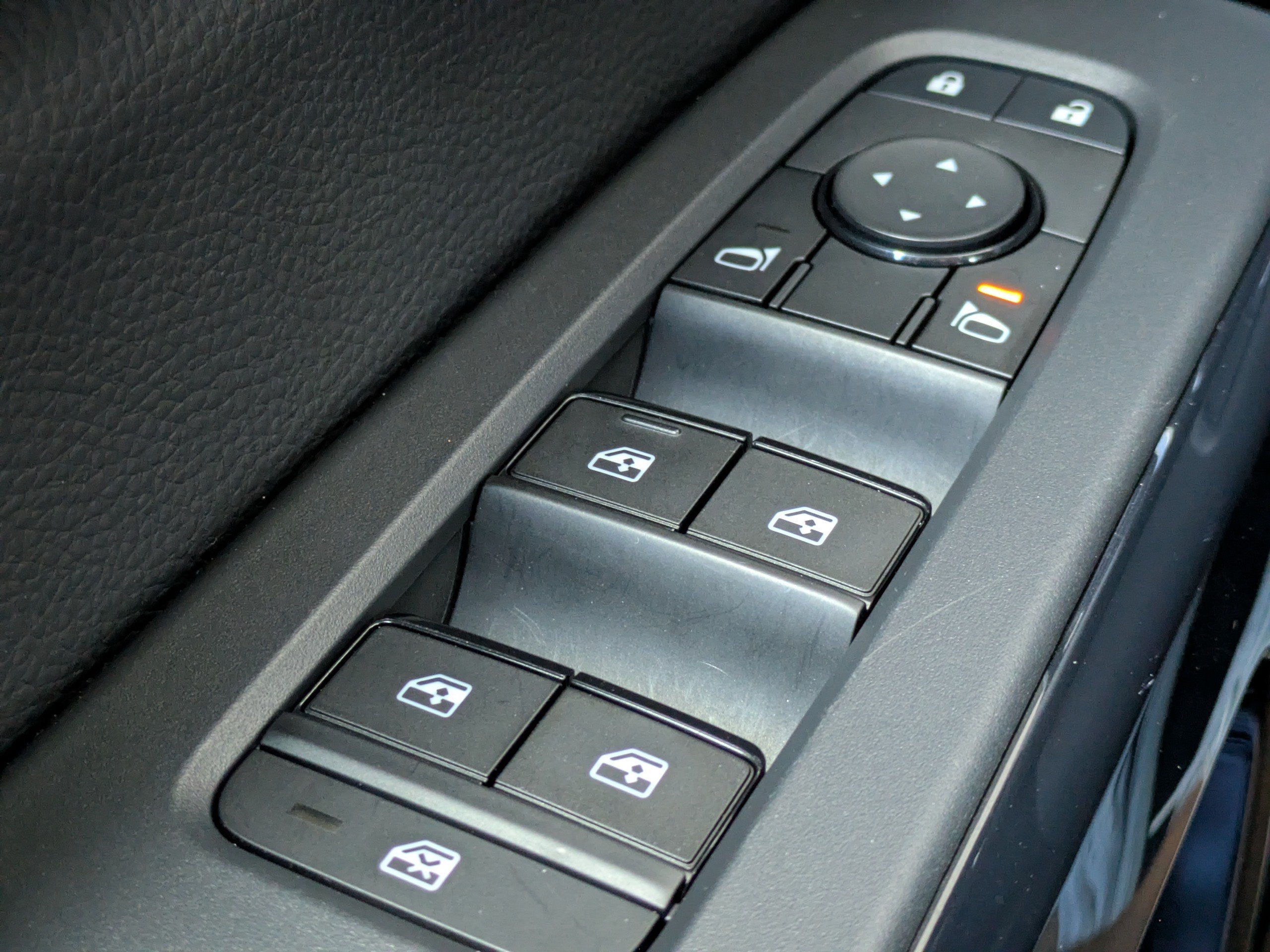 Used 2025 Nissan Pathfinder SV AWD/4WD image 27