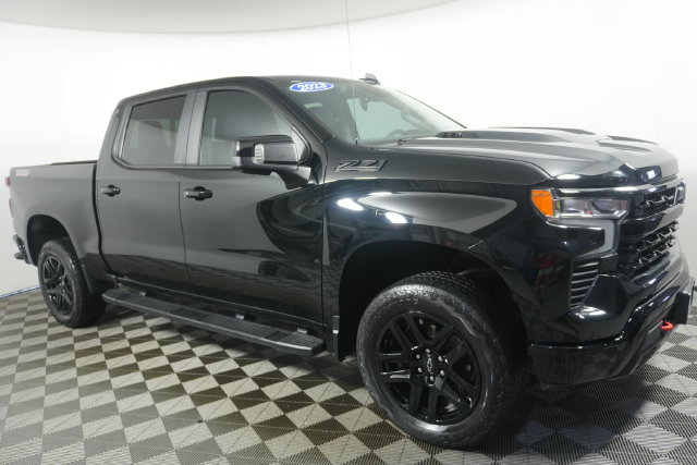 Used 2023 Chevrolet Silverado 1500 LT Trail Boss w/ LT Trail Boss Premium Package AWD/4WD image 2