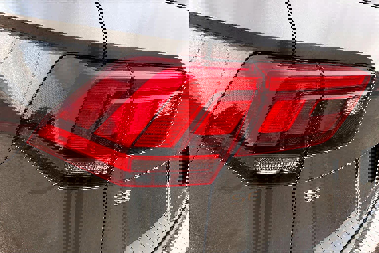 Used 2022 Volkswagen Tiguan SE image 28