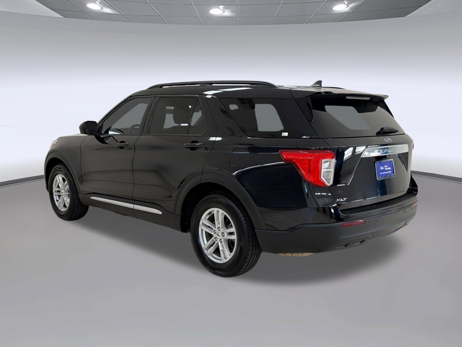 Certified 2022 Ford Explorer XLT RWD image 3