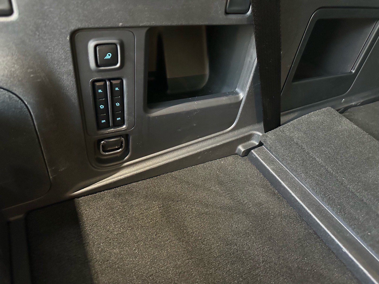 Certified 2025 Ford Expedition Active RWD image 30