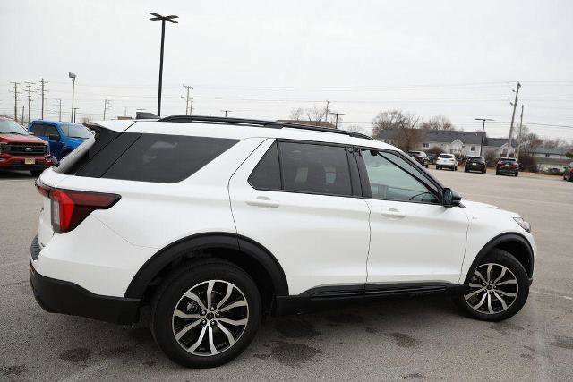 Certified 2025 Ford Explorer ST-Line image 3