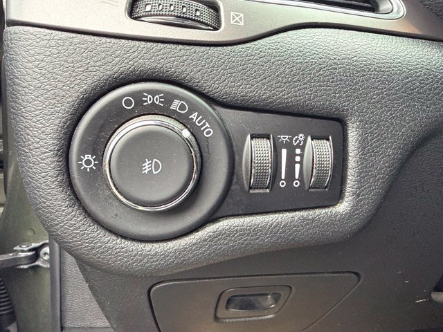 Used 2021 Jeep Cherokee Latitude Lux AWD/4WD image 18