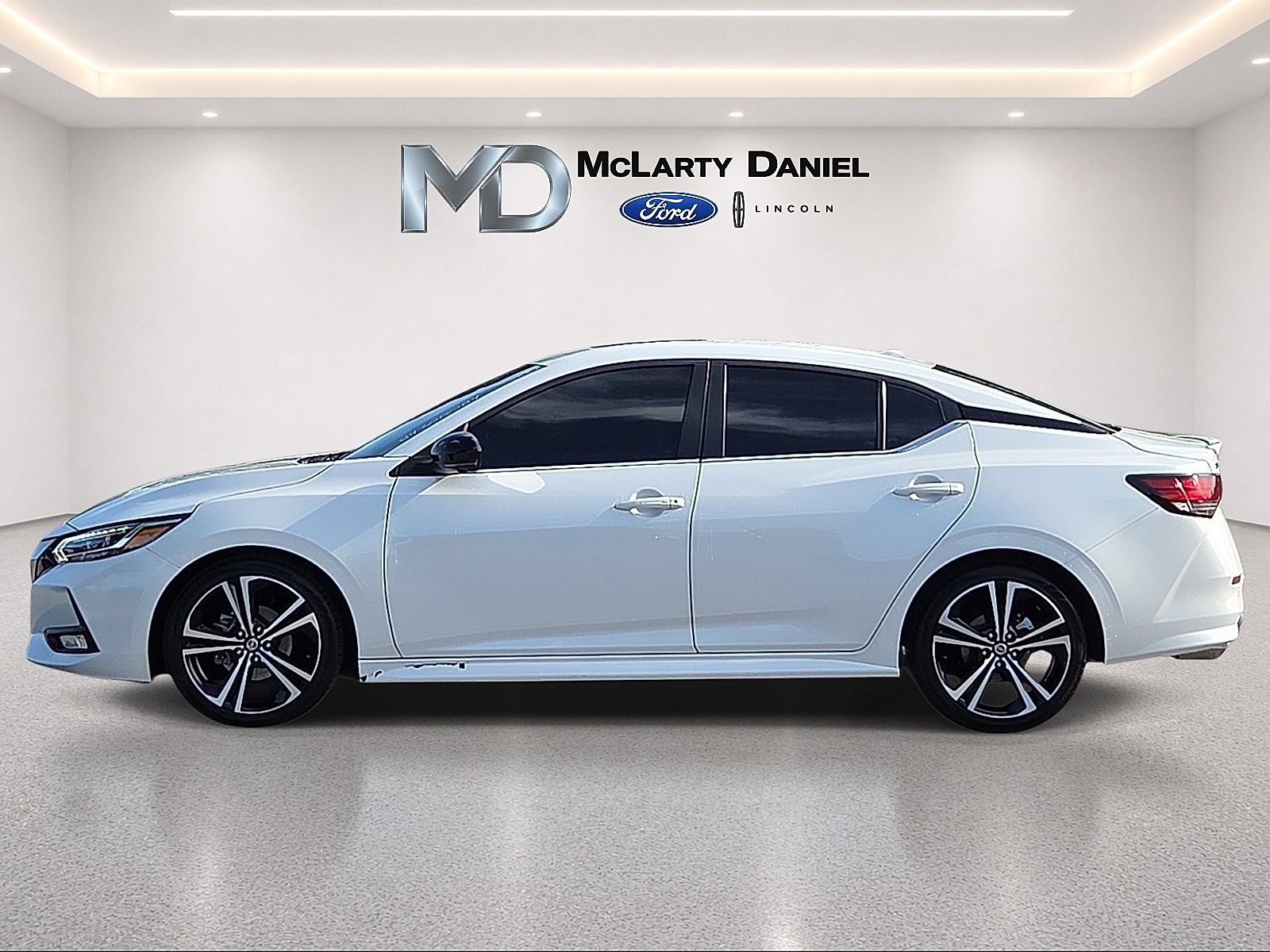 Used 2022 Nissan Sentra SR w/ SR Premium Package FWD image 3