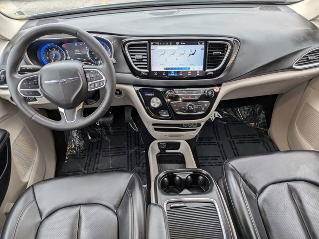 Used 2023 Chrysler Pacifica Touring-L FWD image 23