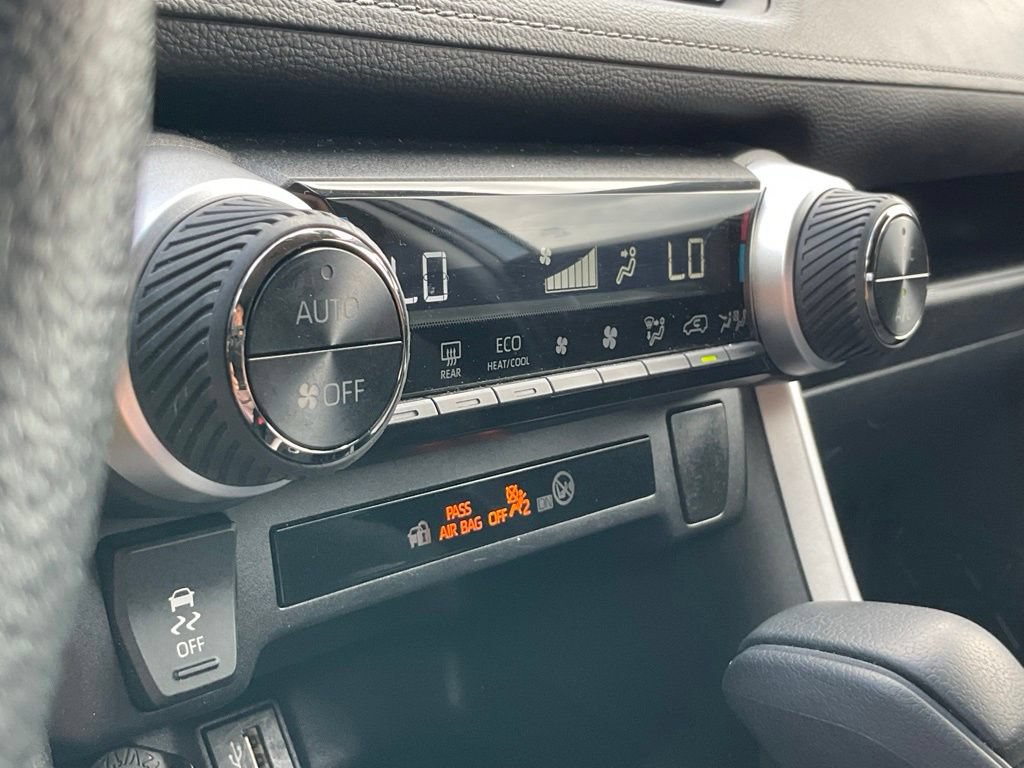 Used 2025 Toyota RAV4 LE AWD/4WD image 7