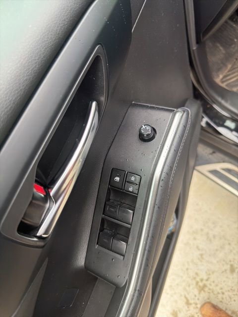 Used 2024 Toyota Highlander XLE AWD/4WD image 32