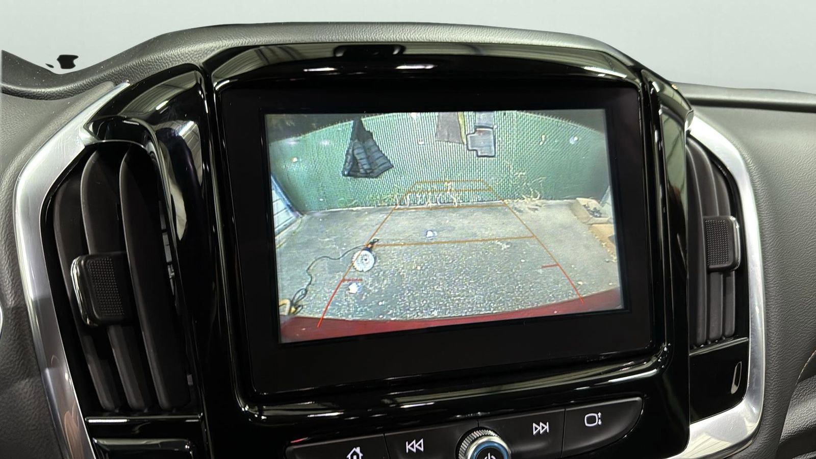 Used 2019 Chevrolet Traverse LT image 17