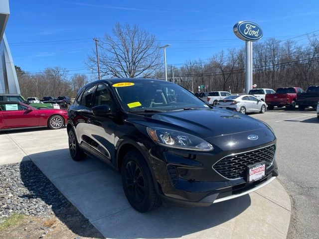 Certified 2020 Ford Escape SE image 2