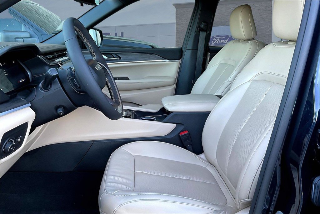 Used 2024 Jeep Grand Cherokee L Limited w/ Luxury Tech Group II RWD image 21