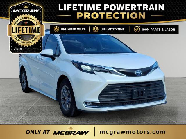 Used 2024 Toyota Sienna XLE FWD image 3